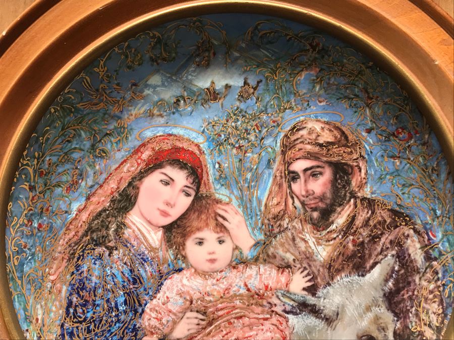 Set Of (4) Edna Hibel Limited Edition Christmas Plates 9': 1985, 1986 And (2) 1987 [Photo 5]