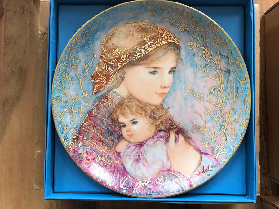 Set Of (4) Edna Hibel Limited Edition Mother's Day Plates With Boxes: 1984, 1985, 1986 And 1987 [Photo 12]