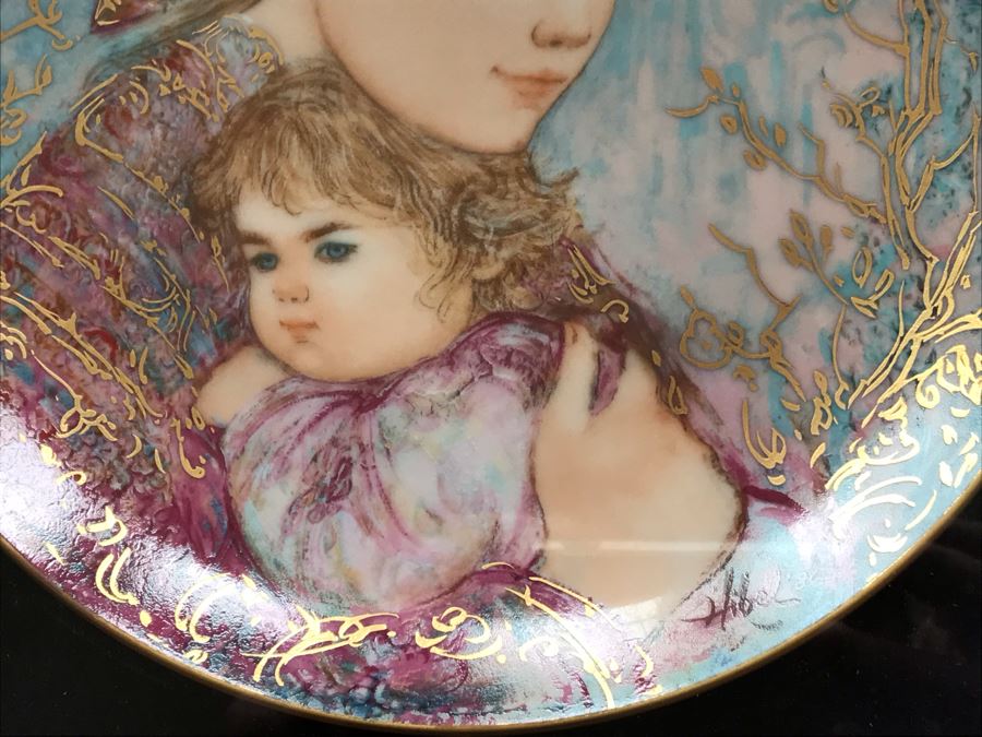 Set Of (5) Limited Edition Framed Edna Hibel Plates: (1) Leah's Family - The World I Love And (4) Mother's Day Plates 1984-1987 [Photo 12]