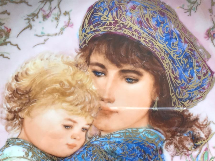 Set Of (5) Limited Edition Framed Edna Hibel Plates: (1) Leah's Family - The World I Love And (4) Mother's Day Plates 1984-1987 [Photo 7]