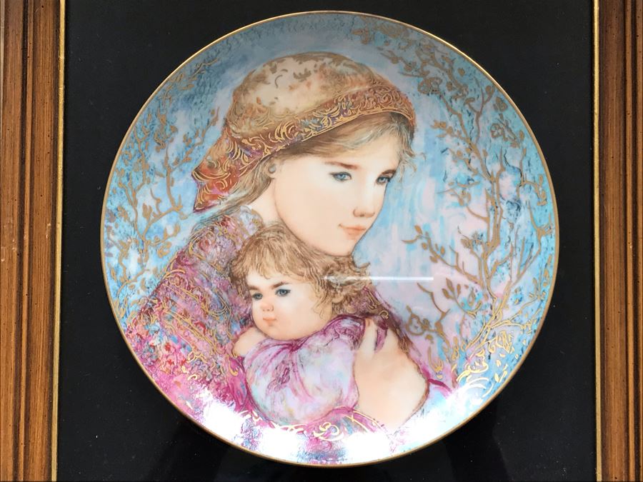 Set Of (5) Limited Edition Framed Edna Hibel Plates: (1) Leah's Family - The World I Love And (4) Mother's Day Plates 1984-1987 [Photo 10]