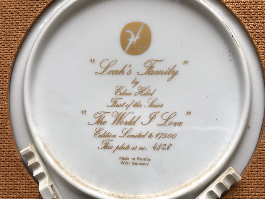 Set Of (5) Limited Edition Framed Edna Hibel Plates: (1) Leah's Family - The World I Love And (4) Mother's Day Plates 1984-1987 [Photo 23]