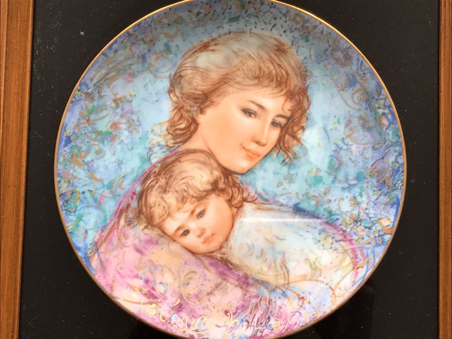 Set Of (5) Limited Edition Framed Edna Hibel Plates: (1) Leah's Family - The World I Love And (4) Mother's Day Plates 1984-1987 [Photo 3]