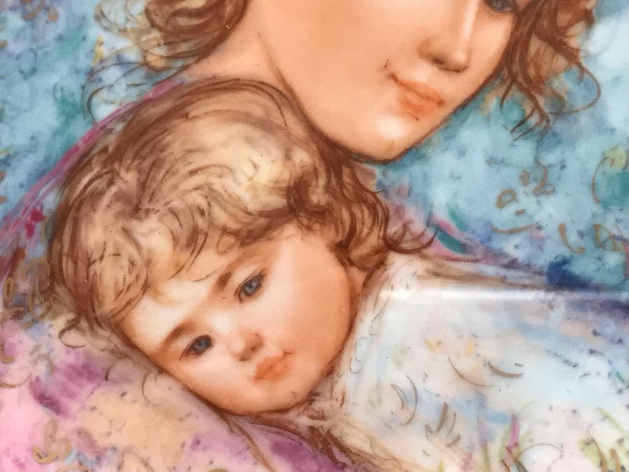 Set Of (5) Limited Edition Framed Edna Hibel Plates: (1) Leah's Family - The World I Love And (4) Mother's Day Plates 1984-1987 [Photo 5]