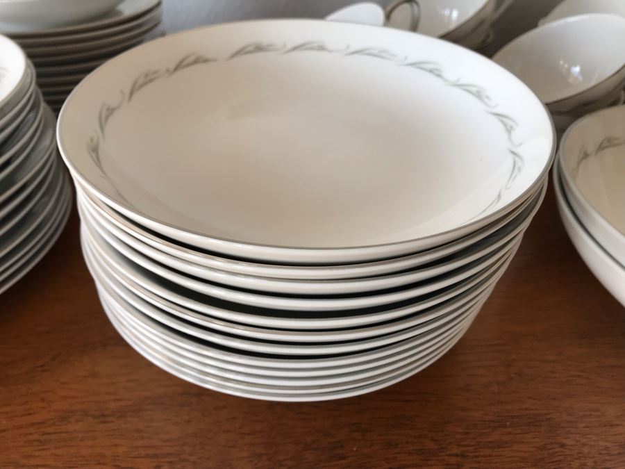 Set Of MIKASA Fine China 'Bridal Lace' Pattern From Japan Apx 82 Pieces And (6) Gold Tone Rose Napkin Rings [Photo 8]