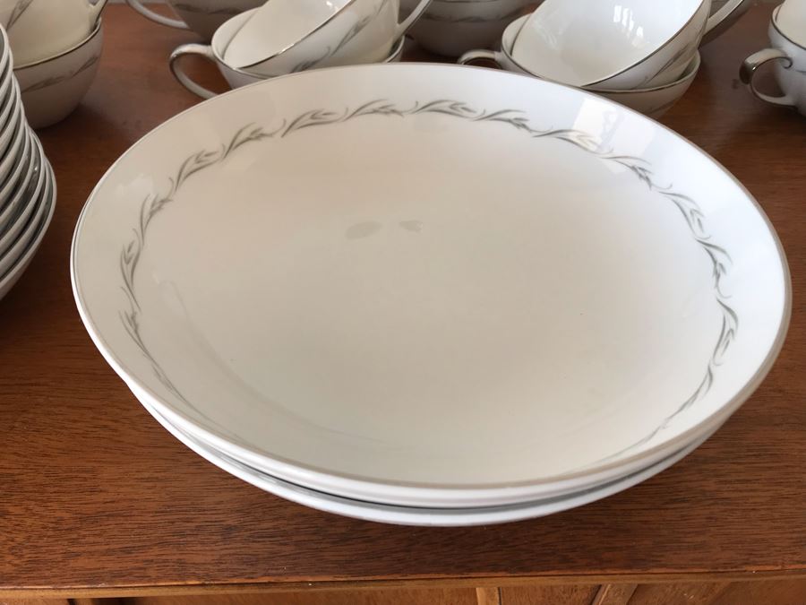 Set Of MIKASA Fine China 'Bridal Lace' Pattern From Japan Apx 82 Pieces And (6) Gold Tone Rose Napkin Rings [Photo 9]