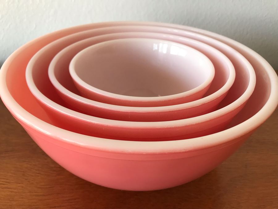 Full Set Of (4) Vintage Pyrex Nesting Mixing Bowls In Pink Great Condition [Photo 1]