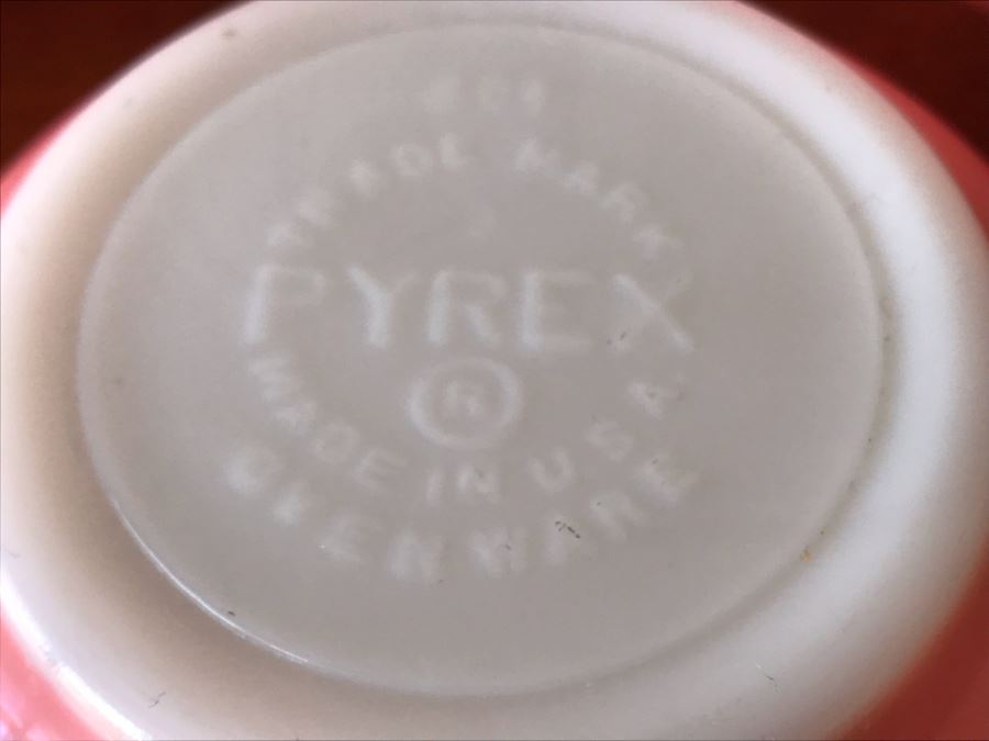 Full Set Of (4) Vintage Pyrex Nesting Mixing Bowls In Pink Great Condition [Photo 3]