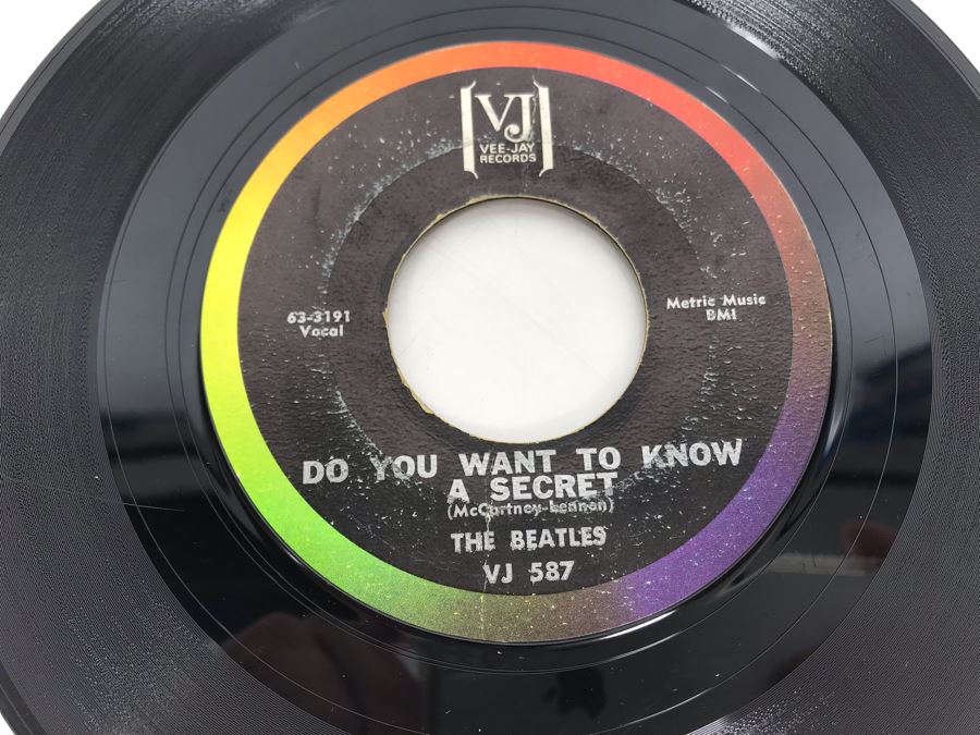 The Beatles Do You Want TO Know A Secret And Thank You Girl Vee-Jay Records VJ 587 45RPM Vinyl Record With Record Sleeve [Photo 5]