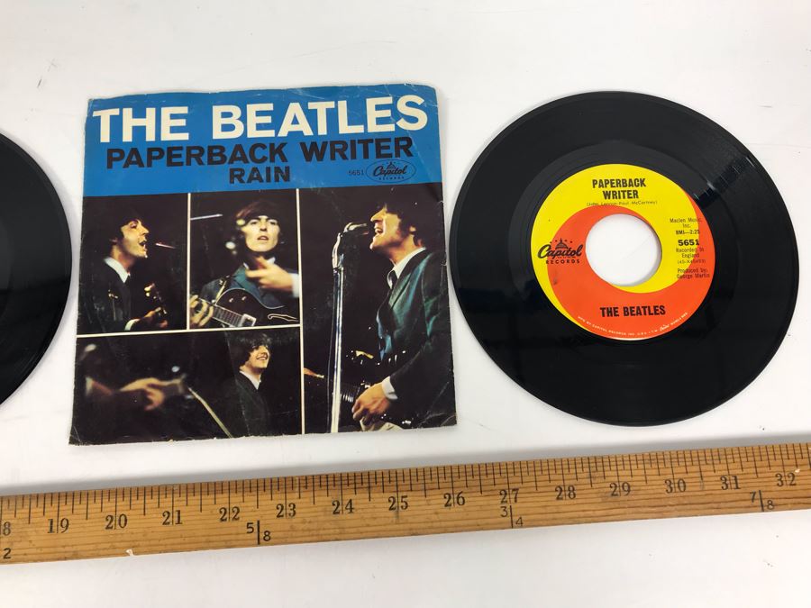 Pair Of The Beatles Paperback Writer And Rain 45RPM Vinyl Records 5651 With Record Sleeves [Photo 3]
