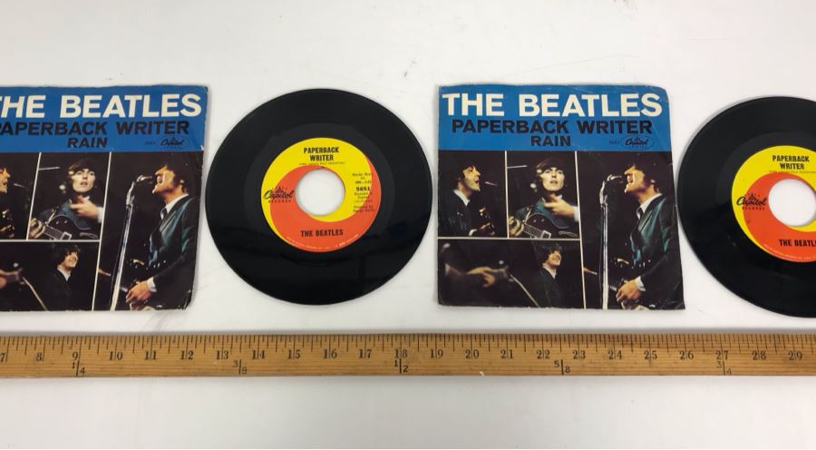 Pair Of The Beatles Paperback Writer And Rain 45RPM Vinyl Records 5651 With Record Sleeves