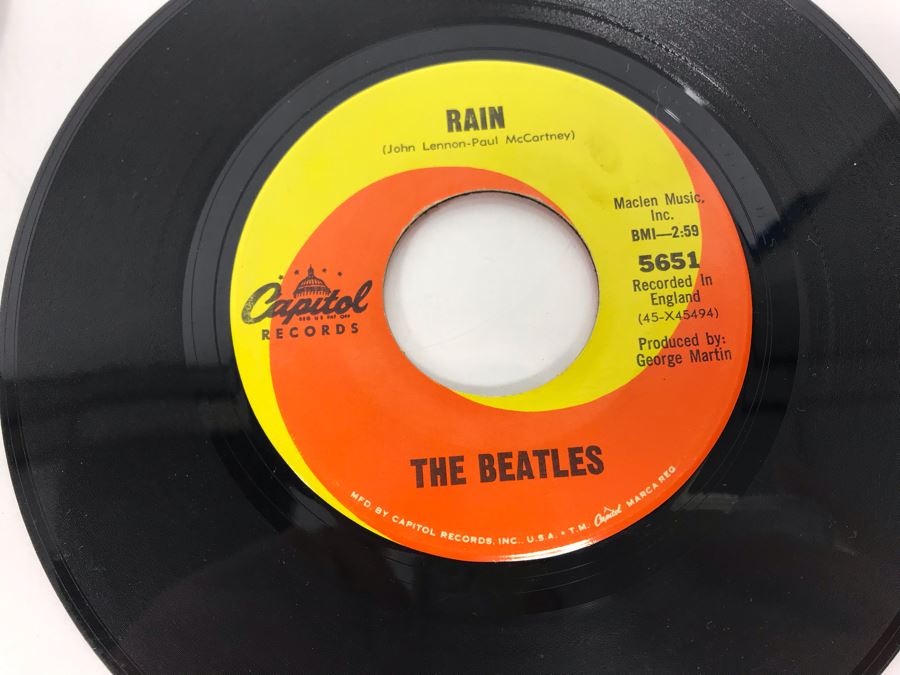 Pair Of The Beatles Paperback Writer And Rain 45RPM Vinyl Records 5651 With Record Sleeves [Photo 7]