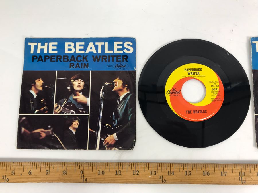 Pair Of The Beatles Paperback Writer And Rain 45RPM Vinyl Records 5651 With Record Sleeves [Photo 2]