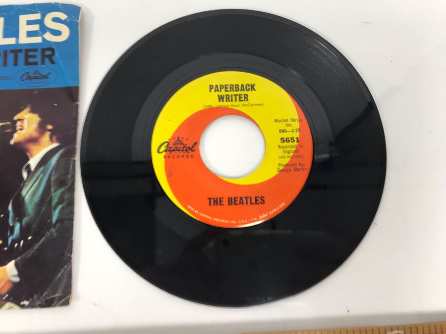 Pair Of The Beatles Paperback Writer And Rain 45RPM Vinyl Records 5651 With Record Sleeves [Photo 4]