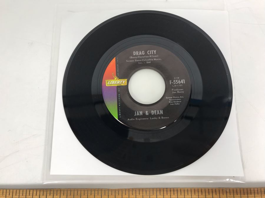 Jan & Dean Drag City And Schlock Rod (Part 1) 45RPM Vinyl Record F-55641 Liberty Records [Photo 1]