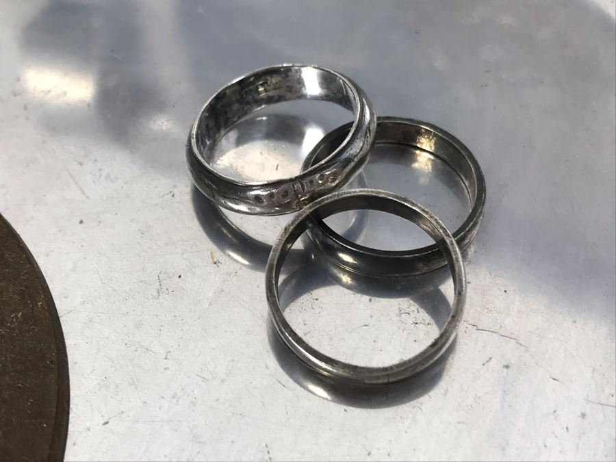 Vintage Lot Featuring An English Boatswain Whistle, Hand Wrought Bird Tray, 1946 Maiden Voyage Postcard Of Queen Elizabeth Ship, Vintage Brooch Pin, Ladies Compact, 3 Rings, Lacquer Box, Metal Box, Token, Copper Chalice And Mini Pocket Knife - See Photos [Photo 18]