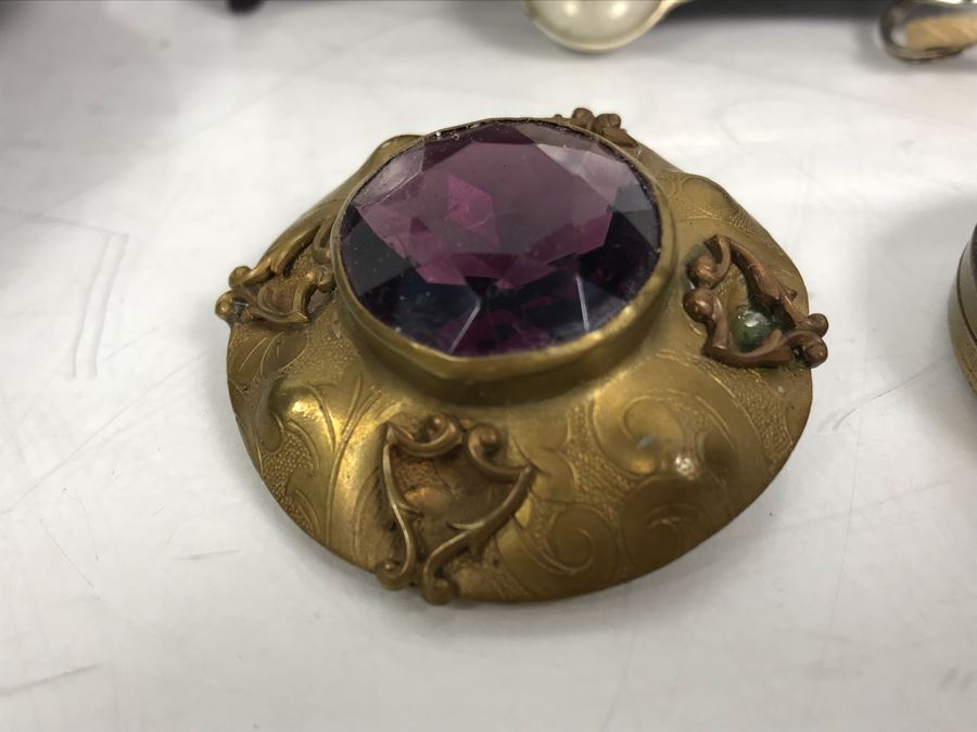 Vintage Lot Featuring An English Boatswain Whistle, Hand Wrought Bird Tray, 1946 Maiden Voyage Postcard Of Queen Elizabeth Ship, Vintage Brooch Pin, Ladies Compact, 3 Rings, Lacquer Box, Metal Box, Token, Copper Chalice And Mini Pocket Knife - See Photos [Photo 6]