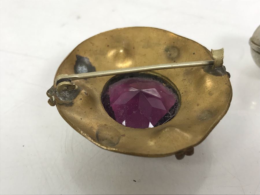 Vintage Lot Featuring An English Boatswain Whistle, Hand Wrought Bird Tray, 1946 Maiden Voyage Postcard Of Queen Elizabeth Ship, Vintage Brooch Pin, Ladies Compact, 3 Rings, Lacquer Box, Metal Box, Token, Copper Chalice And Mini Pocket Knife - See Photos [Photo 31]