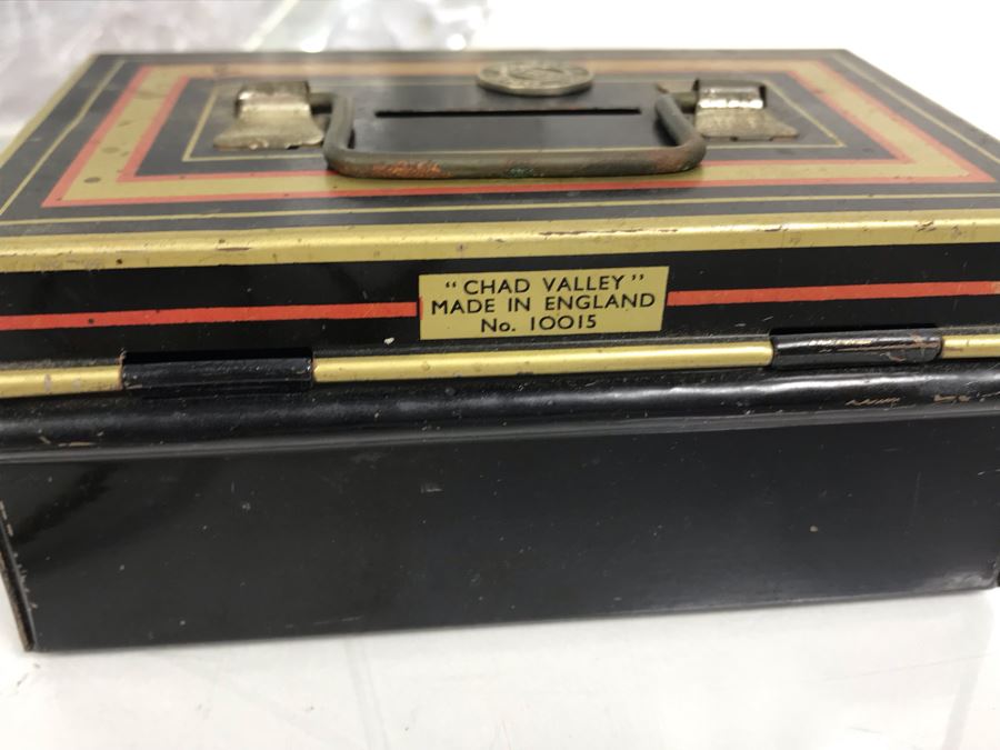 Vintage Lot Featuring An English Boatswain Whistle, Hand Wrought Bird Tray, 1946 Maiden Voyage Postcard Of Queen Elizabeth Ship, Vintage Brooch Pin, Ladies Compact, 3 Rings, Lacquer Box, Metal Box, Token, Copper Chalice And Mini Pocket Knife - See Photos [Photo 11]