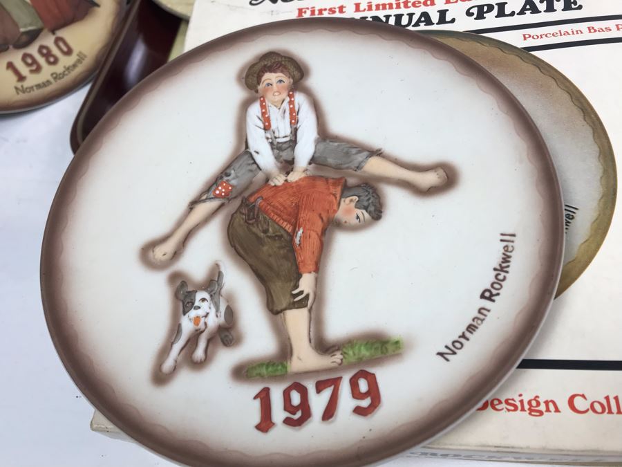Collection Of (5) Norman Rockwell Trays, (3) Collectible Plates And (1) Norman Rockwell Illustrator Book [Photo 11]