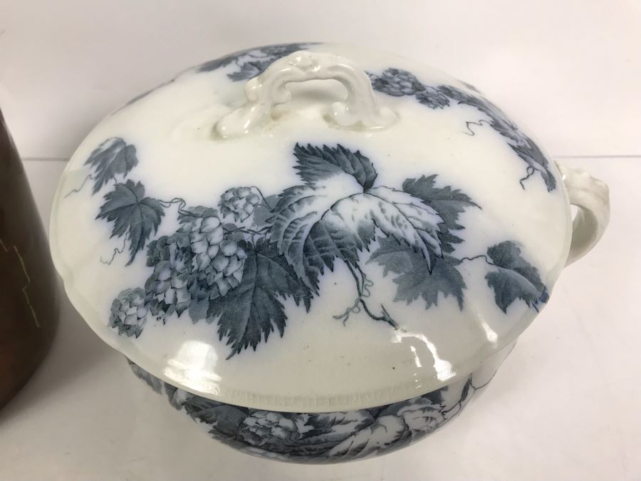 Vintage Copper Teapot And Alfred-Meakin Kent England Chamber Pot With Lid [Photo 3]