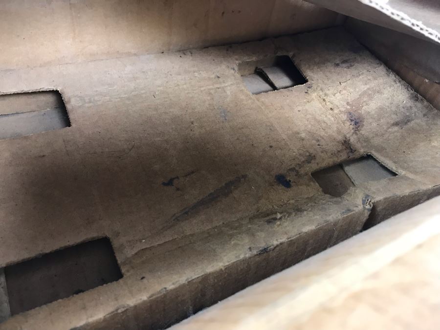 Vintage 1978 Jim Beam Corvette Liquour Decanter With Damaged Box [Photo 19]