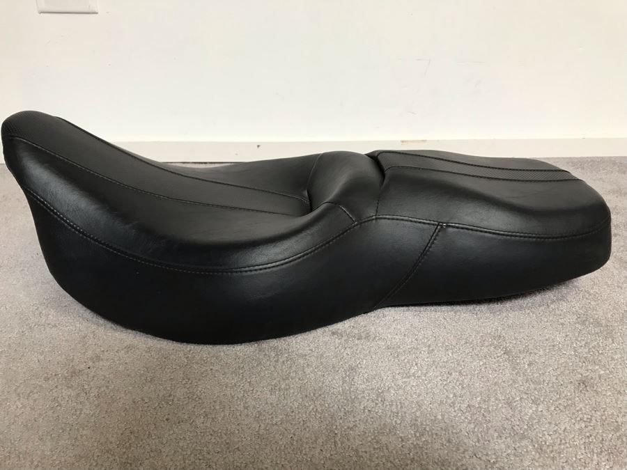 Harley-Davidson Motorcycle Seat 23672 [Photo 5]
