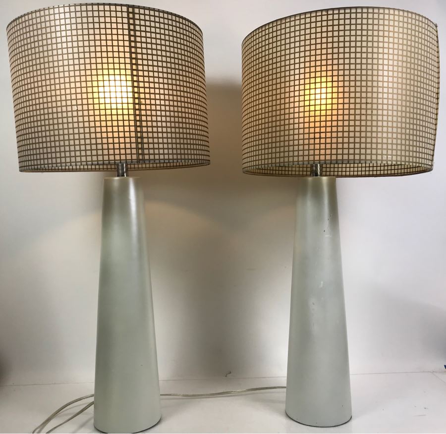 Pair Of Contemporary Modern Table Lamps With Shades