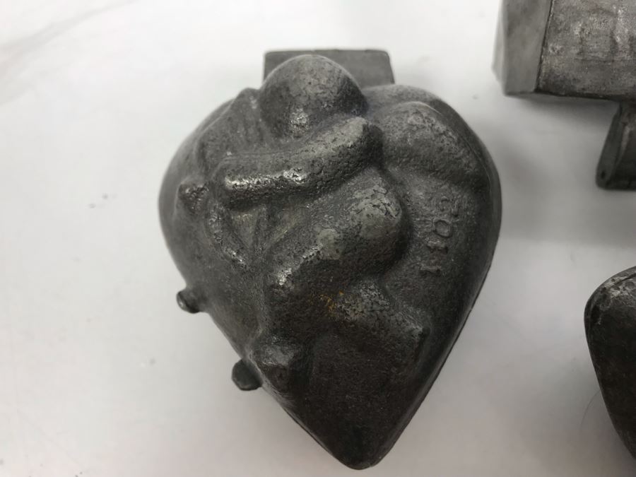 Collection Of (4) Vintage Pewter Ice Cream Molds: Bear, Bon Voyage Suitcase, Chicken And Cupid Heart [Photo 7]