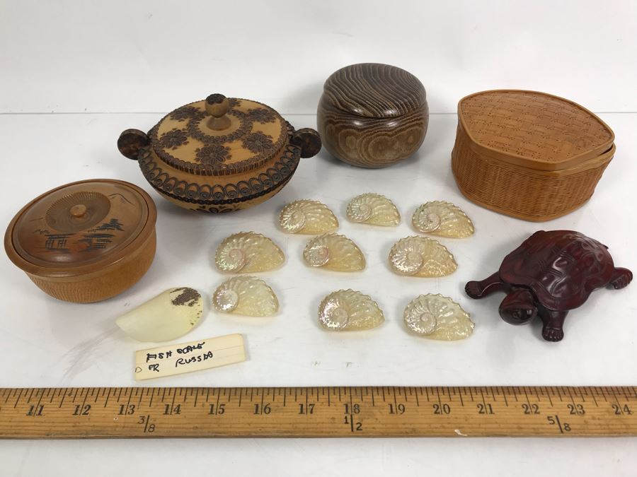 (3) Wooden Boxes, (1) Woven Box, Carved Wooden Turtle, Seashells And Large Fish Scale From Russia [Photo 2]