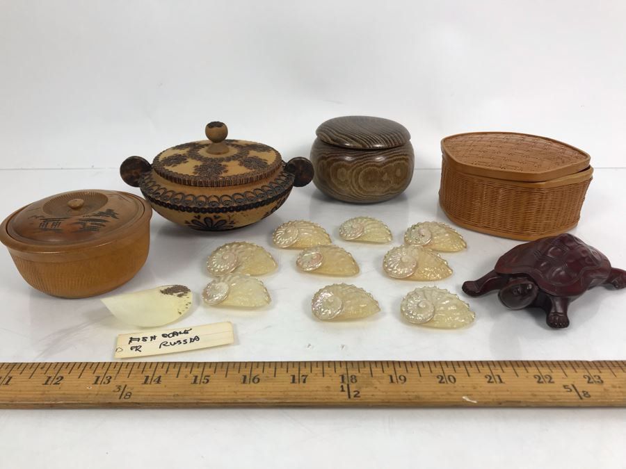 (3) Wooden Boxes, (1) Woven Box, Carved Wooden Turtle, Seashells And Large Fish Scale From Russia [Photo 3]