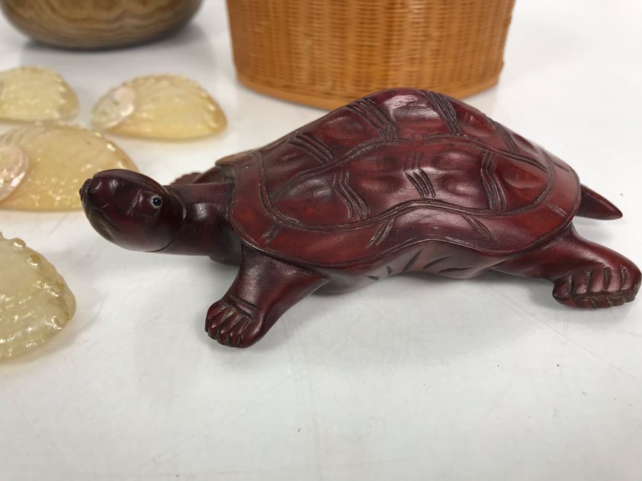 (3) Wooden Boxes, (1) Woven Box, Carved Wooden Turtle, Seashells And Large Fish Scale From Russia [Photo 4]