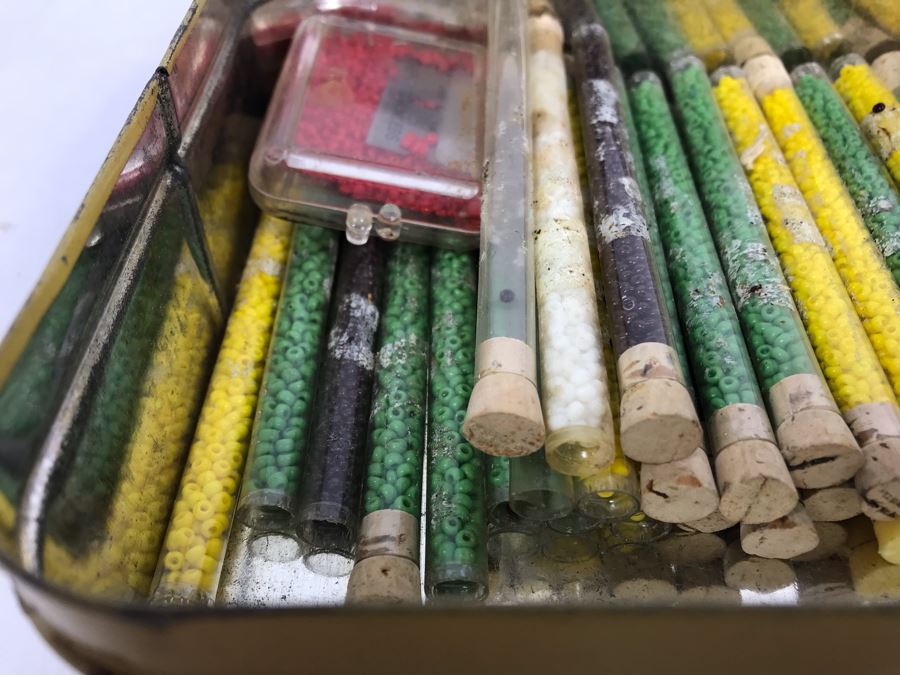 English Tin Filled With Colored Beads Green, Yellow, Black, Red And White [Photo 7]