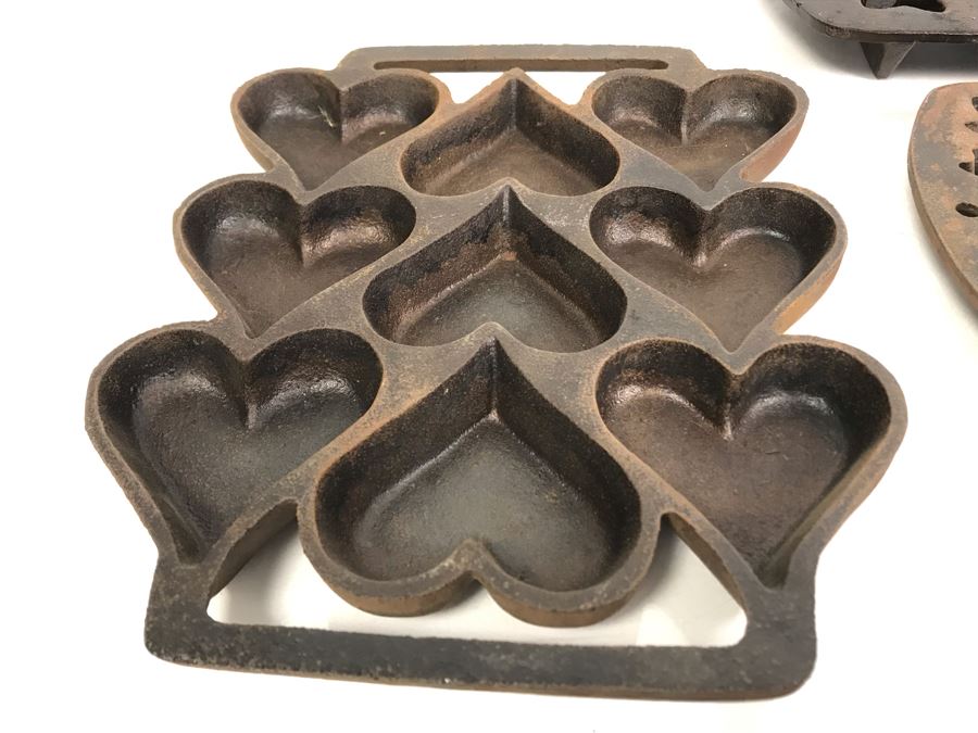 Collection Of (7) Cast Iron Molds From Lodge And John Wright Co: Bears, Fish, Hearts, Leaves, Balls, Trees - See Photos [Photo 13]
