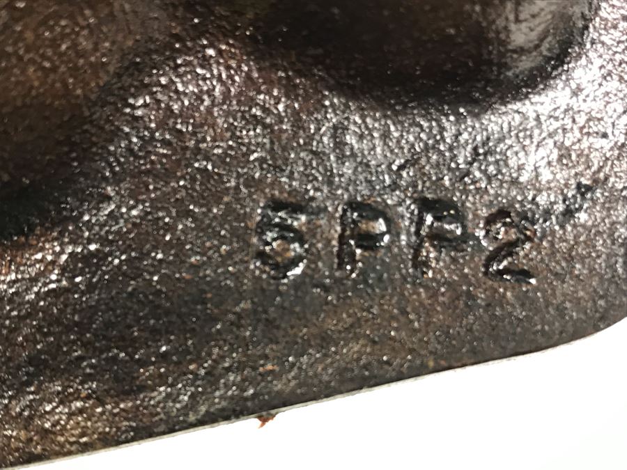 Collection Of (7) Cast Iron Molds From Lodge And John Wright Co: Bears, Fish, Hearts, Leaves, Balls, Trees - See Photos [Photo 23]