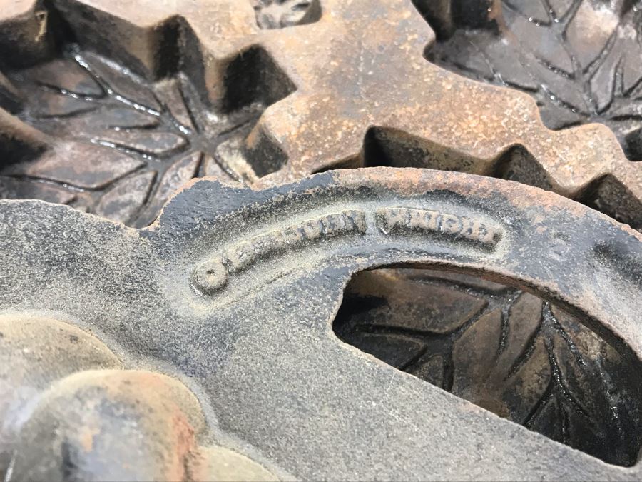 Collection Of (7) Cast Iron Molds From Lodge And John Wright Co: Bears, Fish, Hearts, Leaves, Balls, Trees - See Photos [Photo 19]