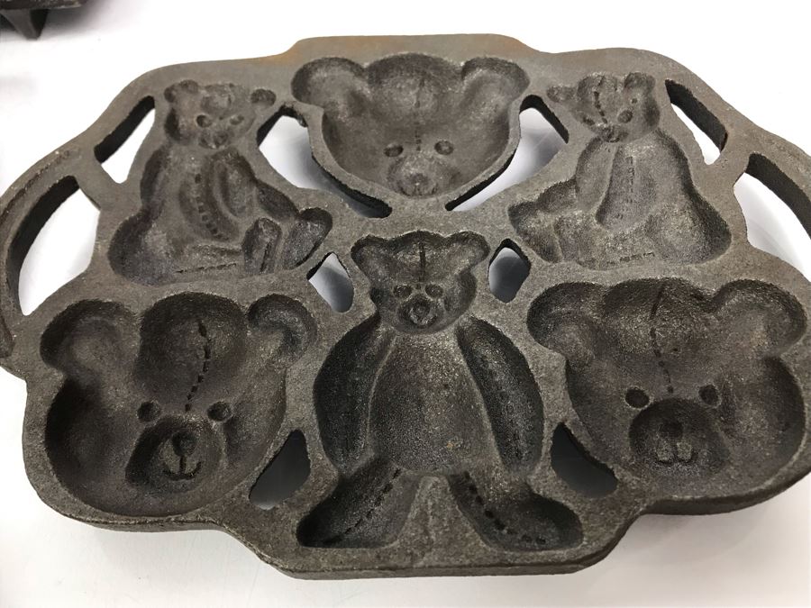 Collection Of (7) Cast Iron Molds From Lodge And John Wright Co: Bears, Fish, Hearts, Leaves, Balls, Trees - See Photos [Photo 7]
