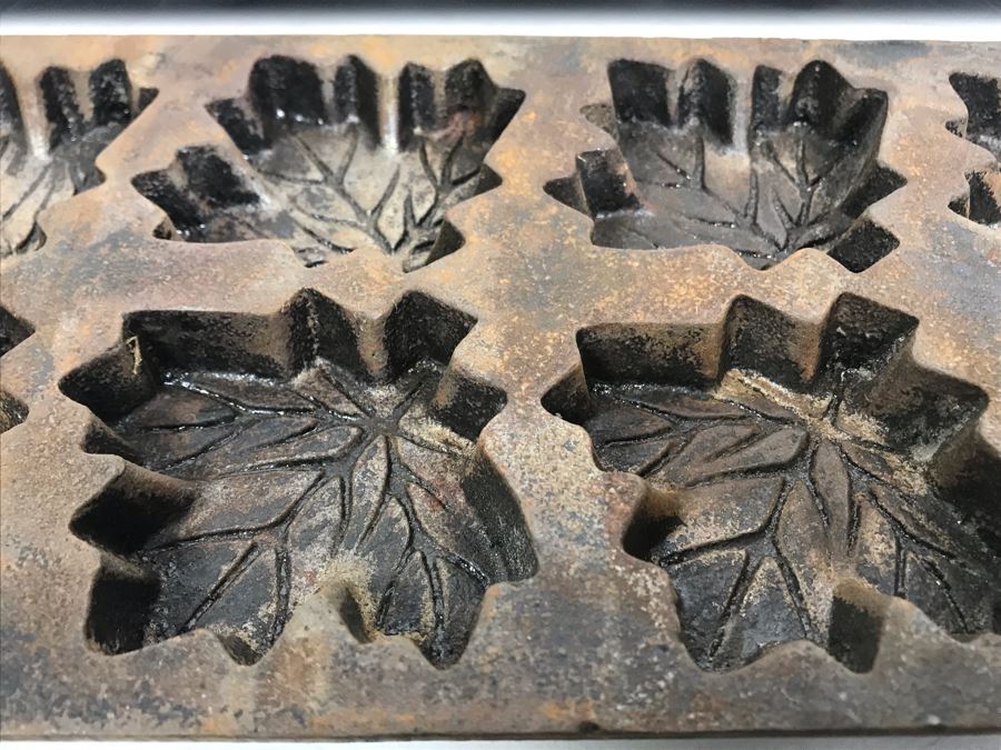 Collection Of (7) Cast Iron Molds From Lodge And John Wright Co: Bears, Fish, Hearts, Leaves, Balls, Trees - See Photos [Photo 12]