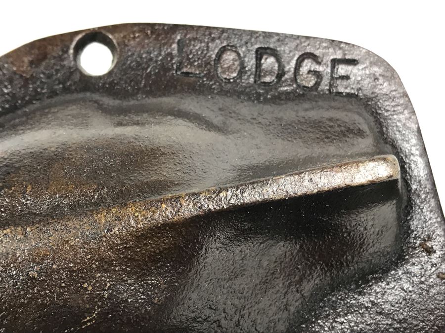 Collection Of (7) Cast Iron Molds From Lodge And John Wright Co: Bears, Fish, Hearts, Leaves, Balls, Trees - See Photos [Photo 22]