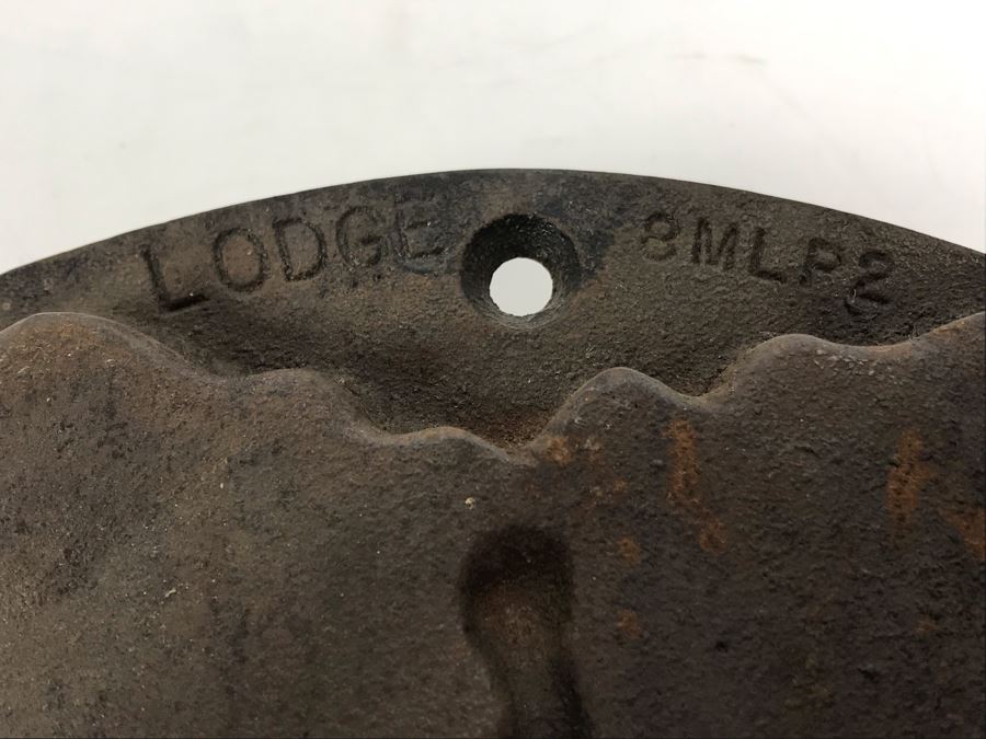 Collection Of (7) Cast Iron Molds From Lodge And John Wright Co: Bears, Fish, Hearts, Leaves, Balls, Trees - See Photos [Photo 21]