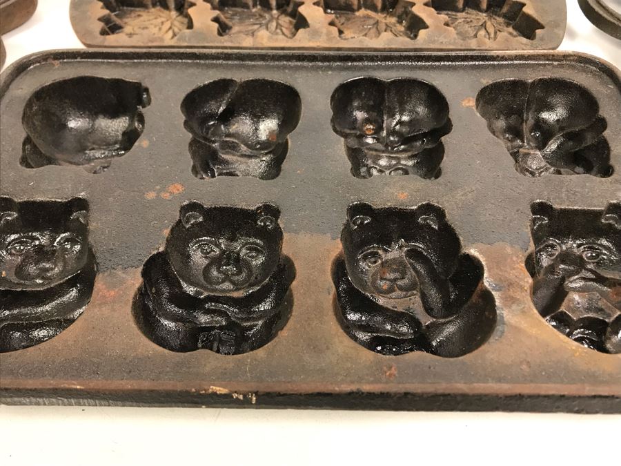 Collection Of (7) Cast Iron Molds From Lodge And John Wright Co: Bears, Fish, Hearts, Leaves, Balls, Trees - See Photos [Photo 4]