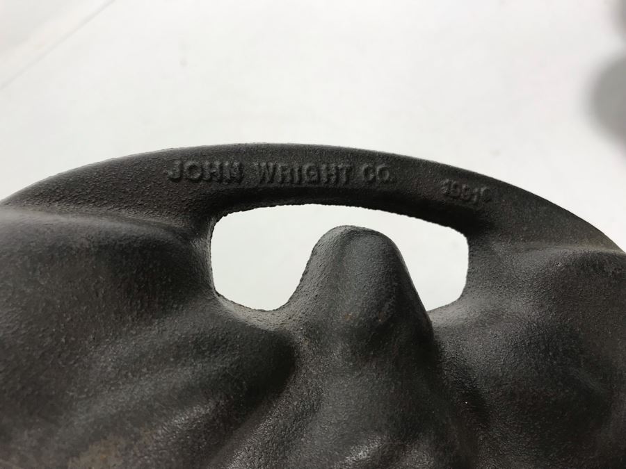 Collection Of (7) Cast Iron Molds From Lodge And John Wright Co: Bears, Fish, Hearts, Leaves, Balls, Trees - See Photos [Photo 28]