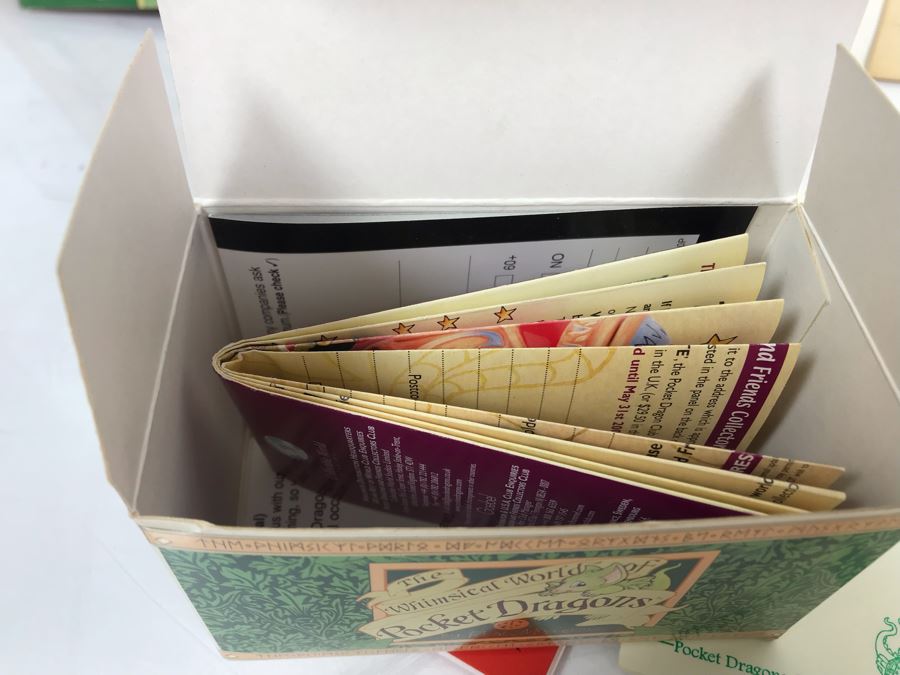 Real Musgrave The Whimsical World Of Pocket Dragons Unused Cardboard Display For Pocket Dragons, Hand Signed By Real Musgrave Pocket Dragon 'No Ugly Monsters Allowed', Pins, Notepads And Catalogs [Photo 20]