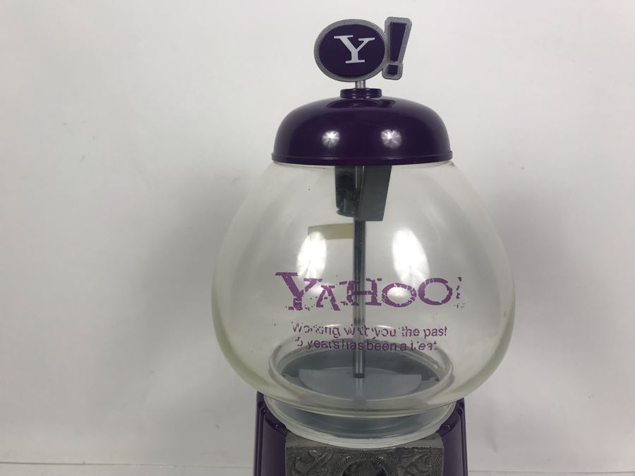 YAHOO! Internet Website Advertising Purple Bubble Gum Machine [Photo 2]