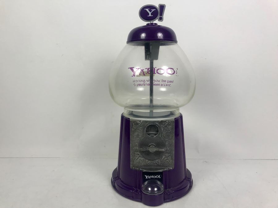 YAHOO! Internet Website Advertising Purple Bubble Gum Machine [Photo 1]