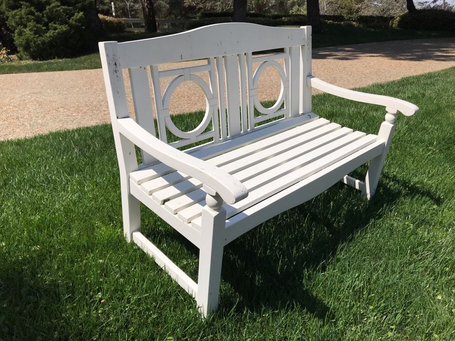 White Wooden Bench 2   31253 09qr 