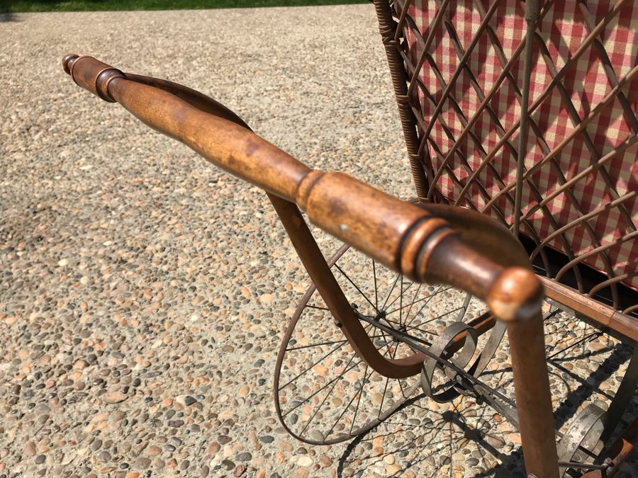 Antique Victorian Wicker Pram Baby Carriage Stroller With Metal Wheels 44'H X 24'W X 60'L [Photo 15]