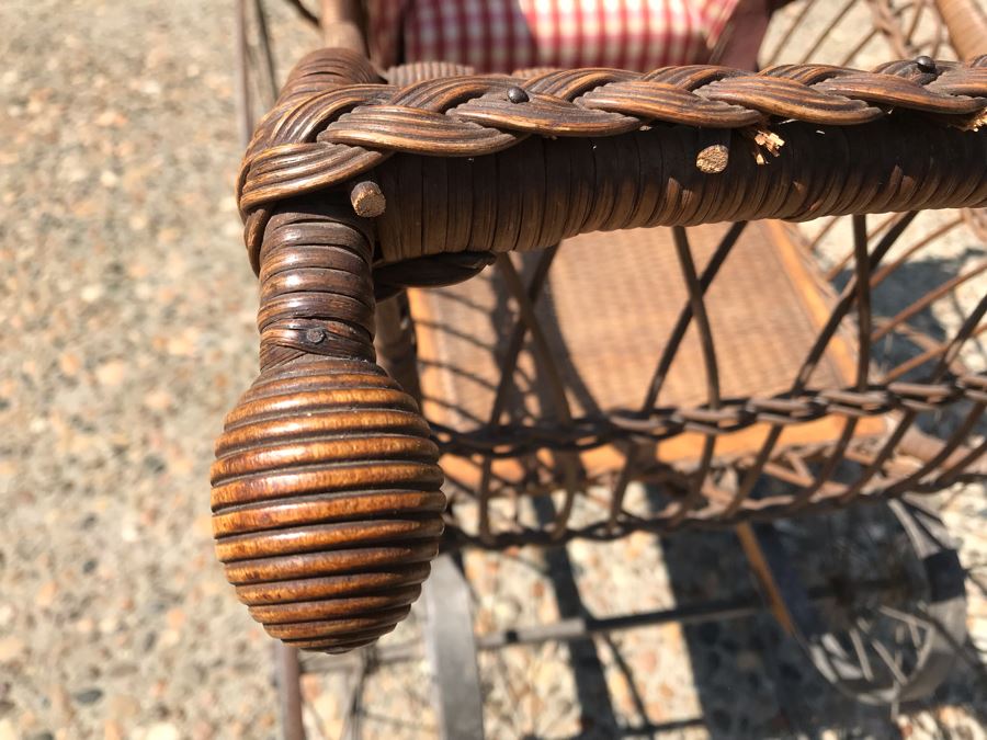 Antique Victorian Wicker Pram Baby Carriage Stroller With Metal Wheels 44'H X 24'W X 60'L [Photo 13]
