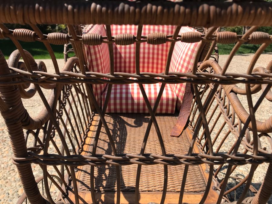Antique Victorian Wicker Pram Baby Carriage Stroller With Metal Wheels 44'H X 24'W X 60'L [Photo 12]