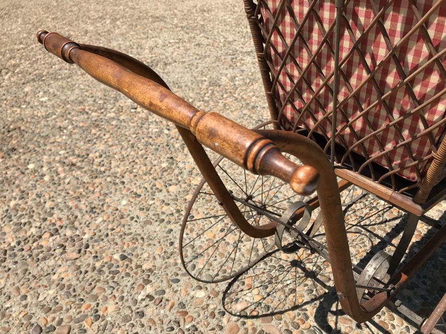 Antique Victorian Wicker Pram Baby Carriage Stroller With Metal Wheels 44'H X 24'W X 60'L [Photo 16]